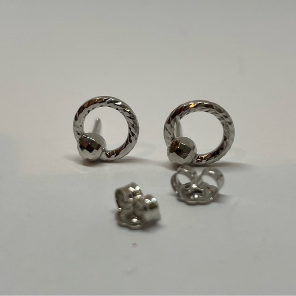 14k White Gold Polished Twisted Circle Stud Earrings - Picture 5 of 8